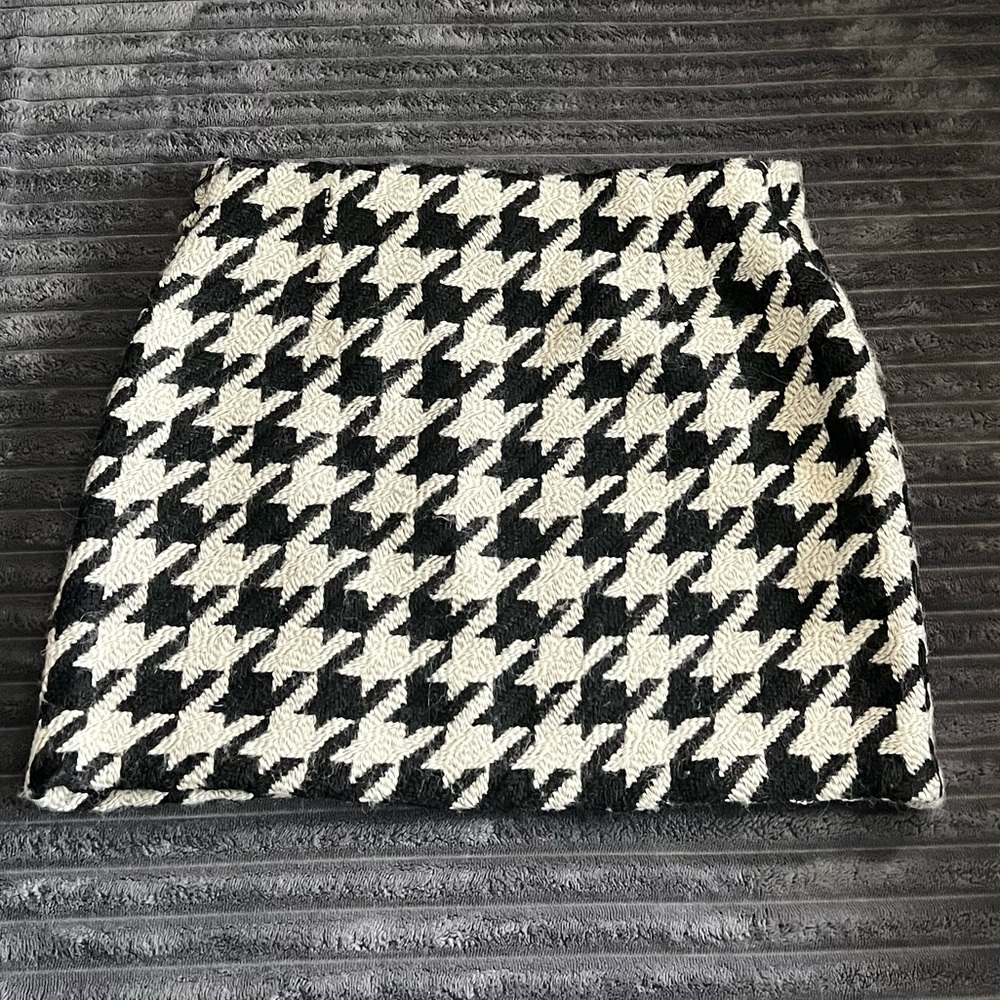 H&M Black and White Houndstooth Mini Skirt